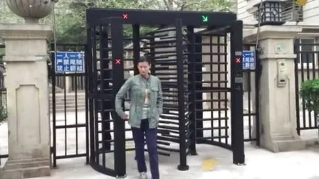 Tourniquet pleine hauteur en acier inoxydable